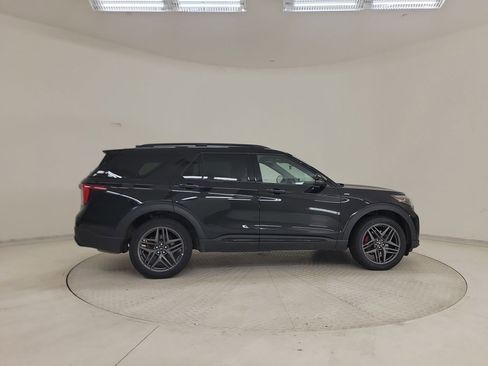 Used 2025 Ford Explorer ST-Line w/ ST-Line Street Pack AWD/4WD image 6