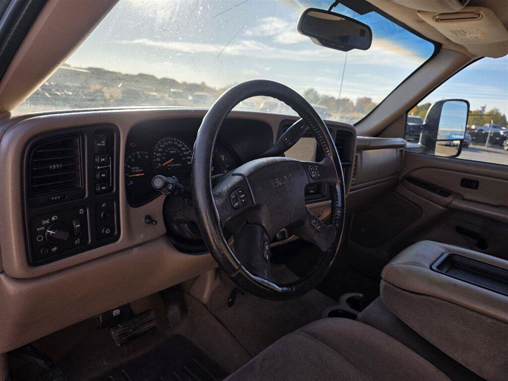 Used 2006 GMC Sierra 2500 SLE w/ Heavy-Duty Power Package AWD/4WD image 9