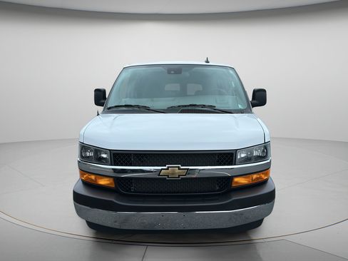 Used 2025 Chevrolet Express 3500 LT w/ LT Preferred Equipment Group RWD image 2