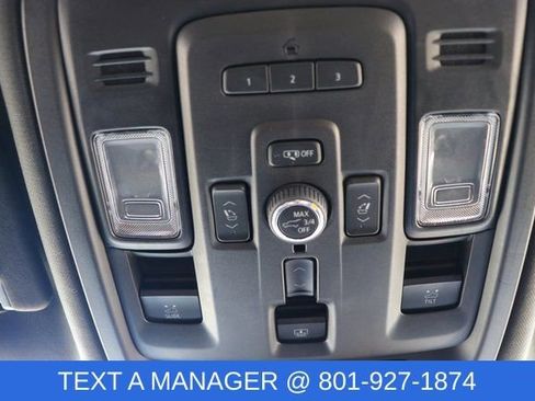 Used 2024 GMC Yukon XL Denali image 32