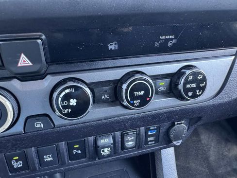 Used 2018 Toyota Tacoma TRD Off-Road w/ Technology Package AWD/4WD image 36