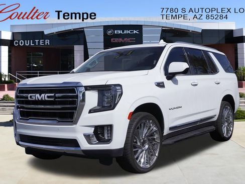 Used 2023 GMC Yukon SLT RWD image 1