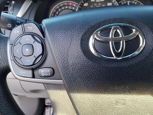 Used 2013 Toyota Camry LE image 24