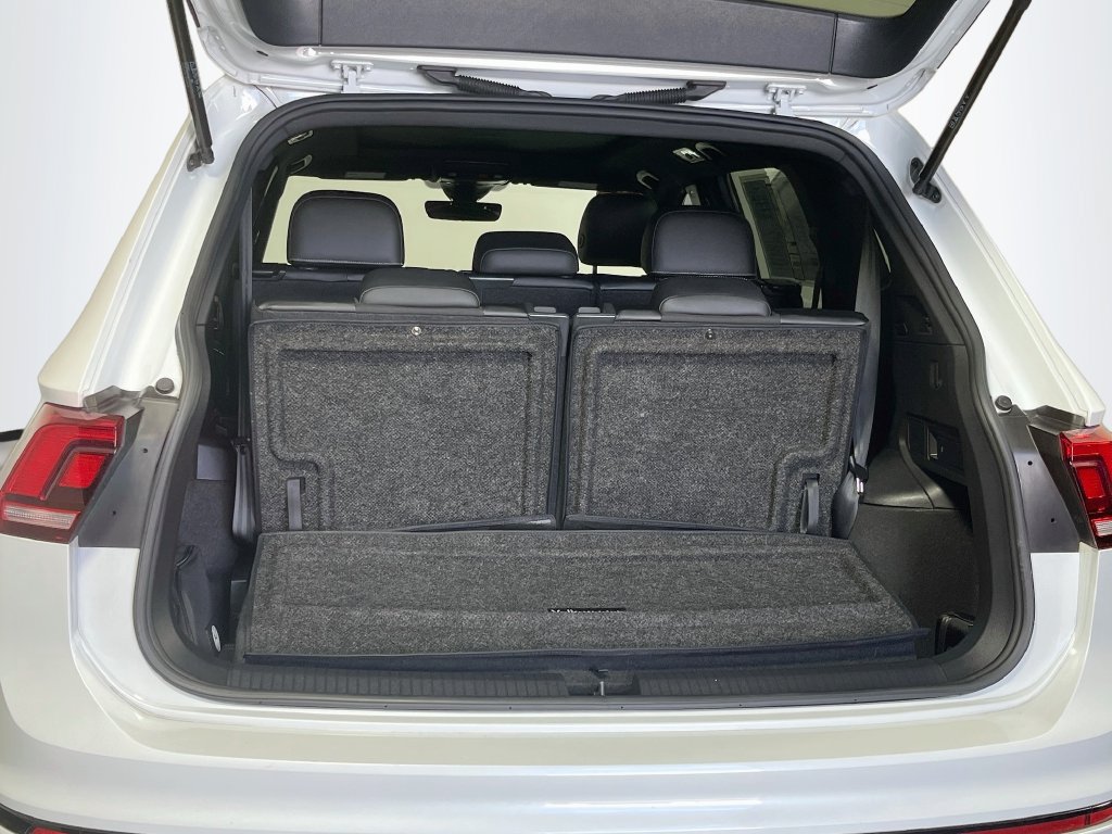 Used 2023 Volkswagen Tiguan SE R-Line FWD image 31