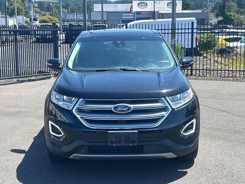 Used 2018 Ford Edge Titanium w/ Ford Safe & Smart Package AWD/4WD image 2