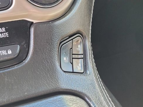 Used 2019 GMC Yukon XL Denali RWD image 21