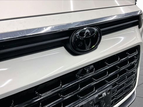 Used 2024 Toyota Grand Highlander AWD image 29