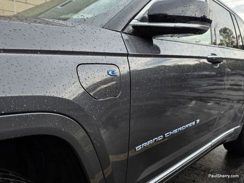 Used 2022 Jeep Grand Cherokee Summit AWD/4WD image 8