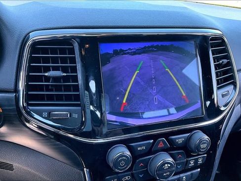 Used 2019 Jeep Grand Cherokee Altitude RWD image 14
