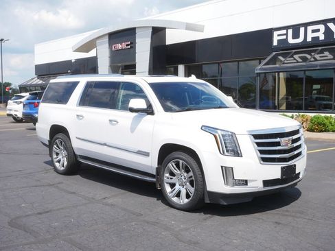 Used 2016 Cadillac Escalade ESV Luxury AWD/4WD image 2