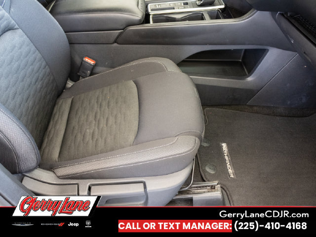 Used 2025 Nissan Pathfinder SV FWD image 13