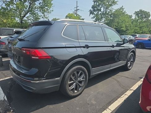 Used 2023 Volkswagen Tiguan SE w/ Panoramic Sunroof Package FWD image 16