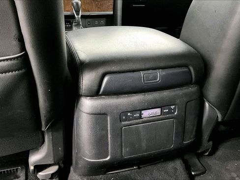 Used 2022 Nissan Armada SL image 30