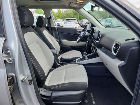 Used 2022 Hyundai Venue SEL image 12