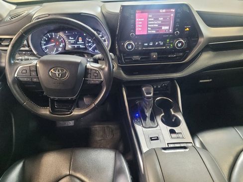 Used 2021 Toyota Highlander XLE FWD image 22