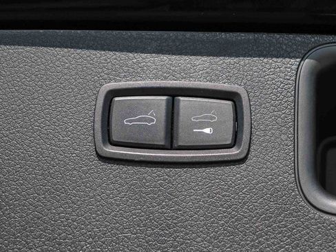 Used 2023 Porsche Macan image 38