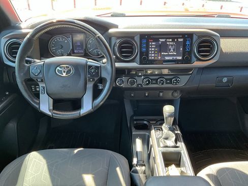 Used 2017 Toyota Tacoma TRD Off-Road image 10