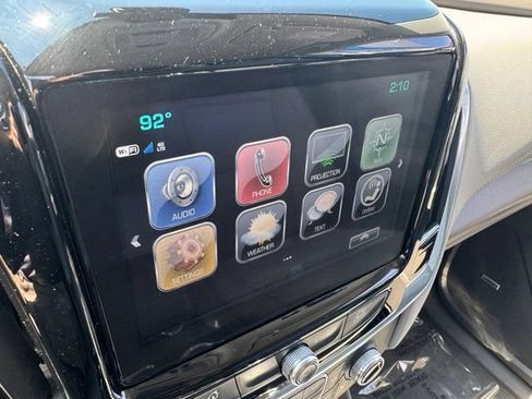 Used 2019 Chevrolet Traverse LT w/ LT Premium Package AWD/4WD image 2