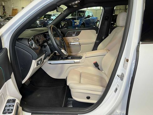 Used 2026 Mercedes-Benz GLB 250 4MATIC image 23