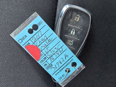 Used 2017 Chevrolet Malibu LT image 17