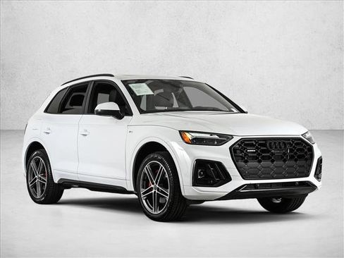 Certified 2025 Audi Q5 e Premium Plus w/ Premium Plus Package AWD/4WD image 3