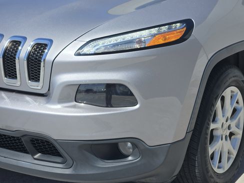 Used 2018 Jeep Cherokee Latitude image 10