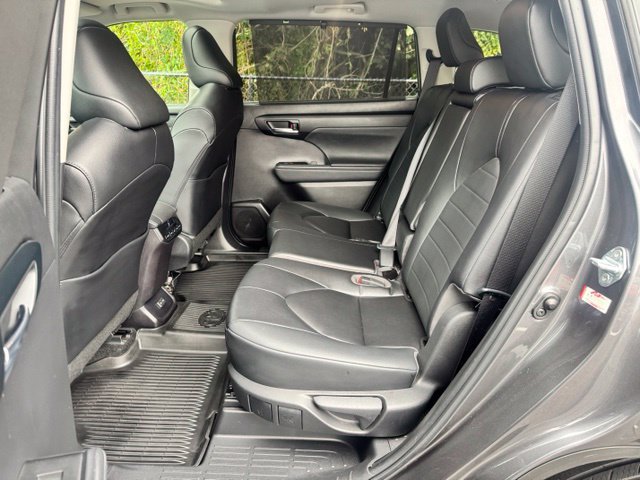 Used 2023 Toyota Highlander XLE w/ Protection Package #3 (TMS) AWD/4WD image 38