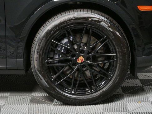 Used 2026 Porsche Cayenne AWD/4WD image 30