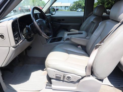 Used 2006 Chevrolet Silverado 1500 LT w/ Onstar Plus Package AWD/4WD image 14