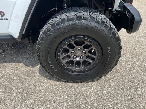 Used 2023 Jeep Wrangler Unlimited Rubicon w/ Xtreme 35 Tire Package AWD/4WD image 10