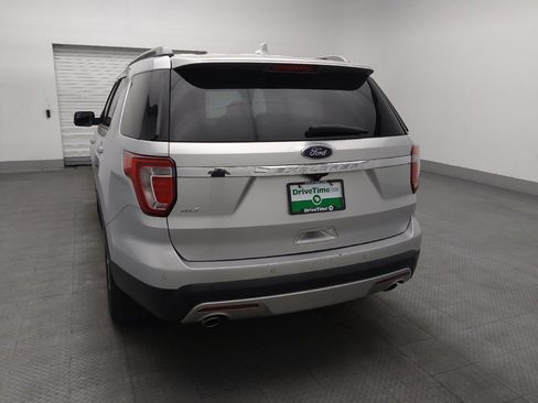Used 2017 Ford Explorer XLT image 6