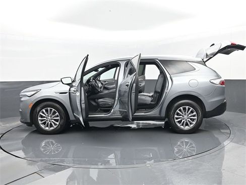 Used 2024 Buick Enclave Premium image 35