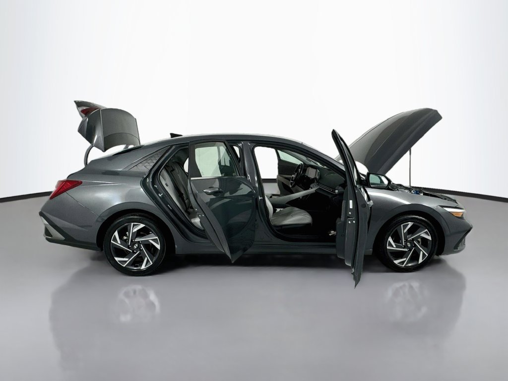 Used 2025 Hyundai Elantra Limited FWD image 25
