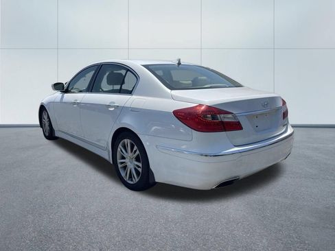 Used 2014 Hyundai Genesis 3.8 RWD image 3