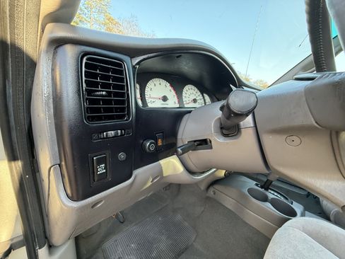 Used 2002 Toyota Tacoma PreRunner image 19