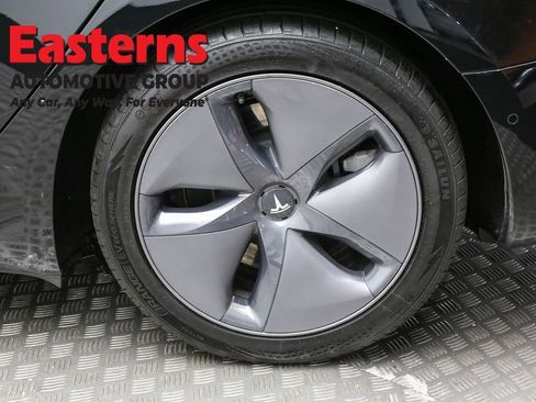 Used 2021 Tesla Model 3 Standard Range Plus image 8