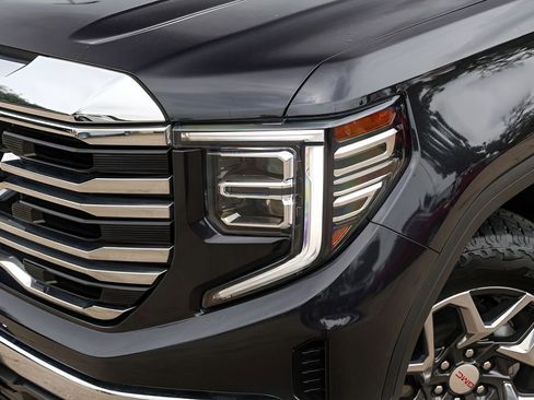 Used 2023 GMC Sierra 1500 SLT w/ SLT Premium Package AWD/4WD image 3