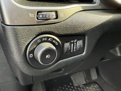 Used 2020 Jeep Cherokee Latitude Plus w/ Cold Weather Group image 13