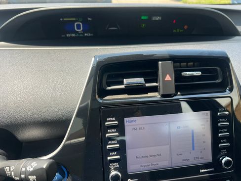 Used 2022 Toyota Prius XLE FWD image 19