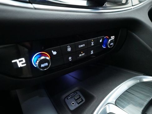 Used 2021 Buick Enclave Essence w/ Sound and Sites Package AWD/4WD image 22