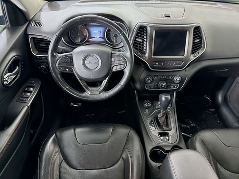 Used 2019 Jeep Cherokee Trailhawk AWD/4WD image 4
