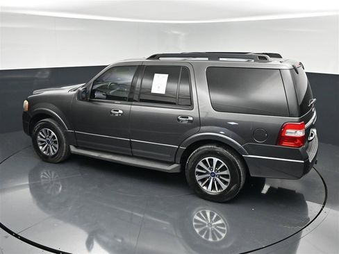 Used 2016 Ford Expedition XLT w/ Equipment Group 202A RWD image 26