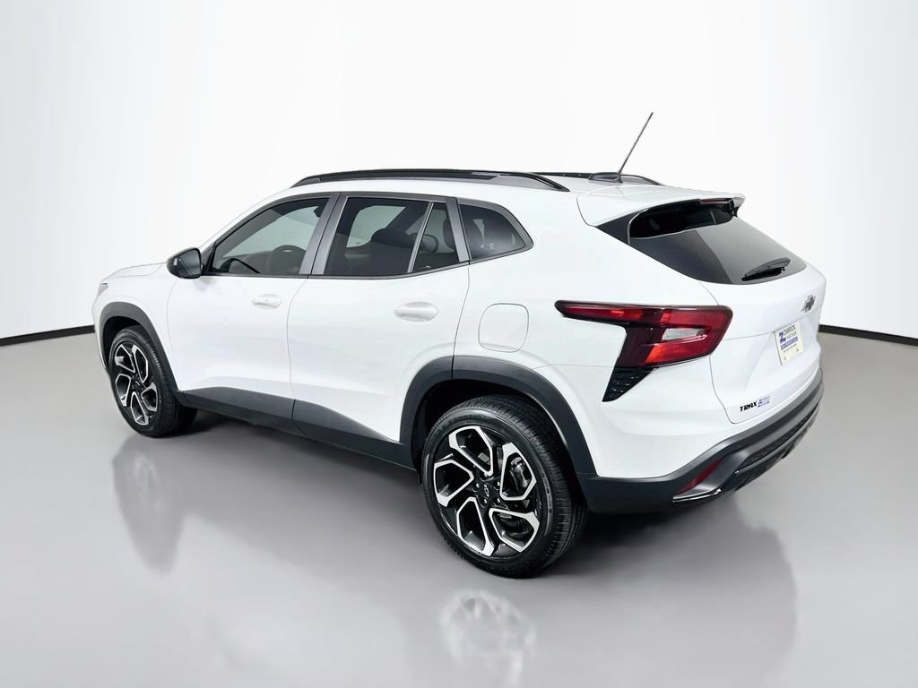 Used 2025 Chevrolet Trax RS w/ Sunroof Package FWD image 5