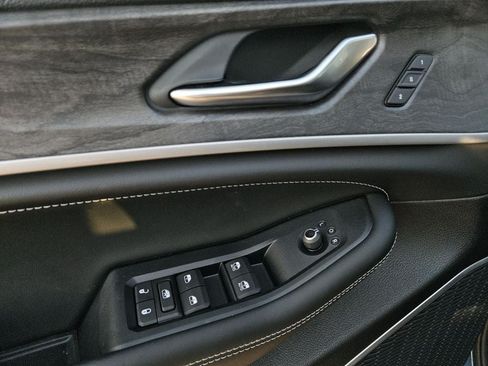 New 2026 Jeep Grand Cherokee Limited AWD/4WD image 23