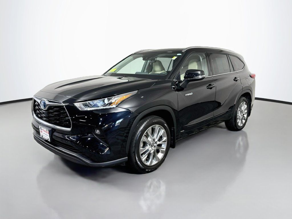 Used 2021 Toyota Highlander Limited AWD/4WD image 2