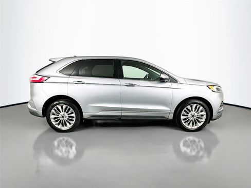 Used 2022 Ford Edge Titanium w/ Equipment Group 301A AWD/4WD image 18