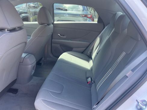 Used 2025 Hyundai Elantra Sport FWD image 3