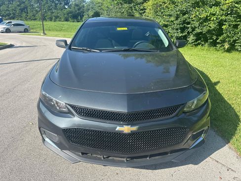 Used 2016 Chevrolet Malibu LT FWD image 2
