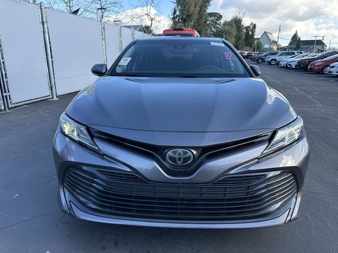 Certified 2018 Toyota Camry LE image 5