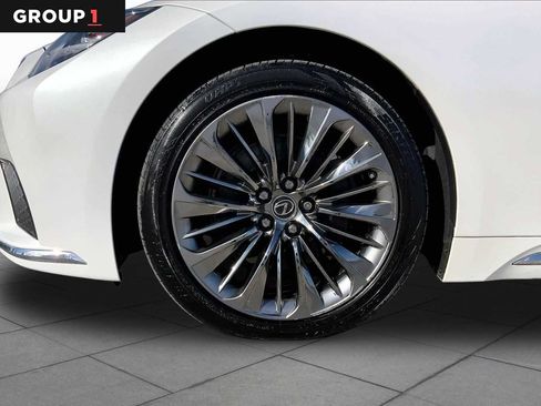 Certified 2021 Lexus LS 500 w/ Accessory Package (Z2) RWD image 11